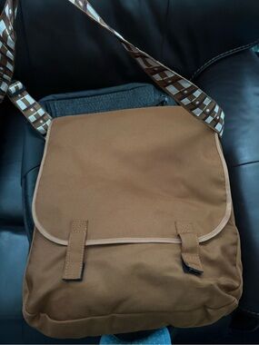 Star Wars Chewie: Men's Brown Canvas Messenger Bag with picnic blanket